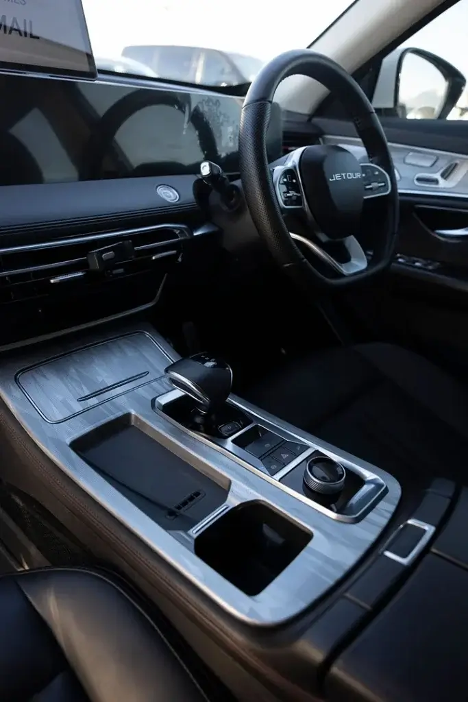 wolf shuttles Jetour inside view